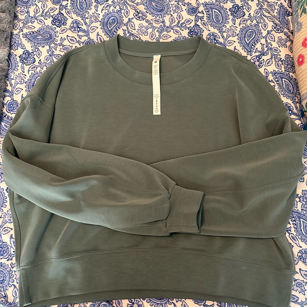 Lululemon Green cropped Crewneck Top